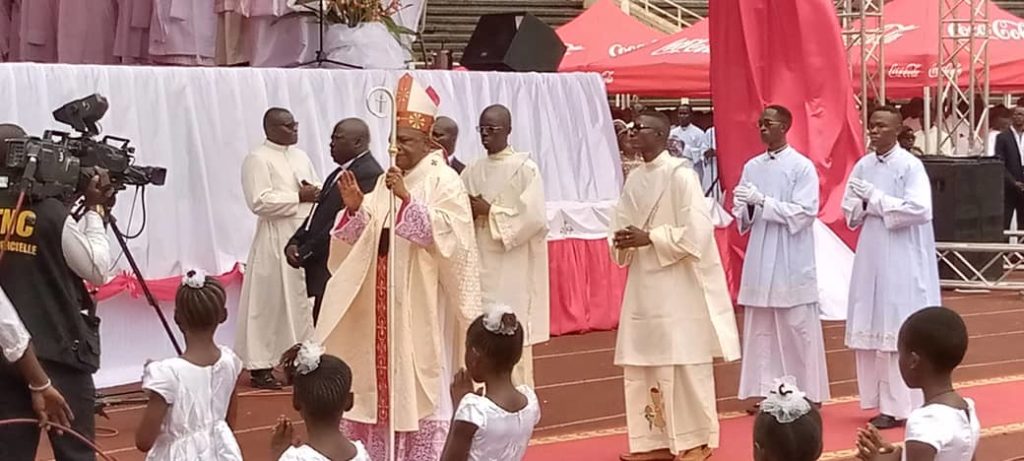 Kinshasa: Début de la messe du cardinalat de son Eminence Fridolin Ambongo, Nouveau cardinal de la RDC.