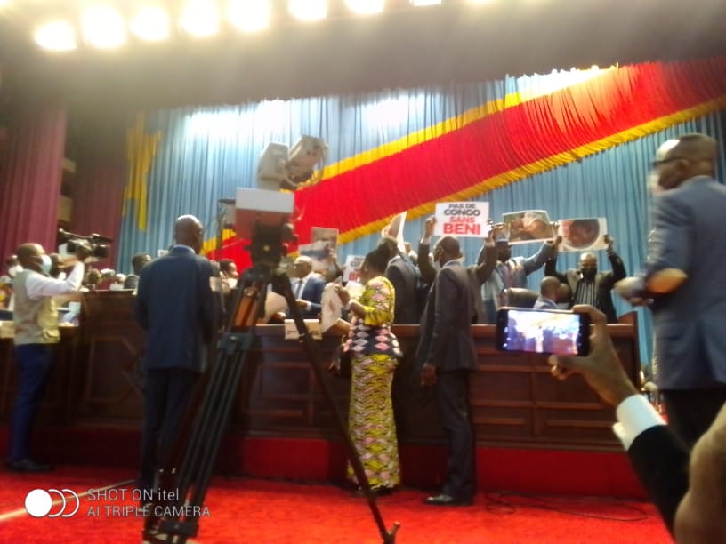 Ass.nat: les députés nationaux du Grand Kivu ont manifesté avant la plénière.