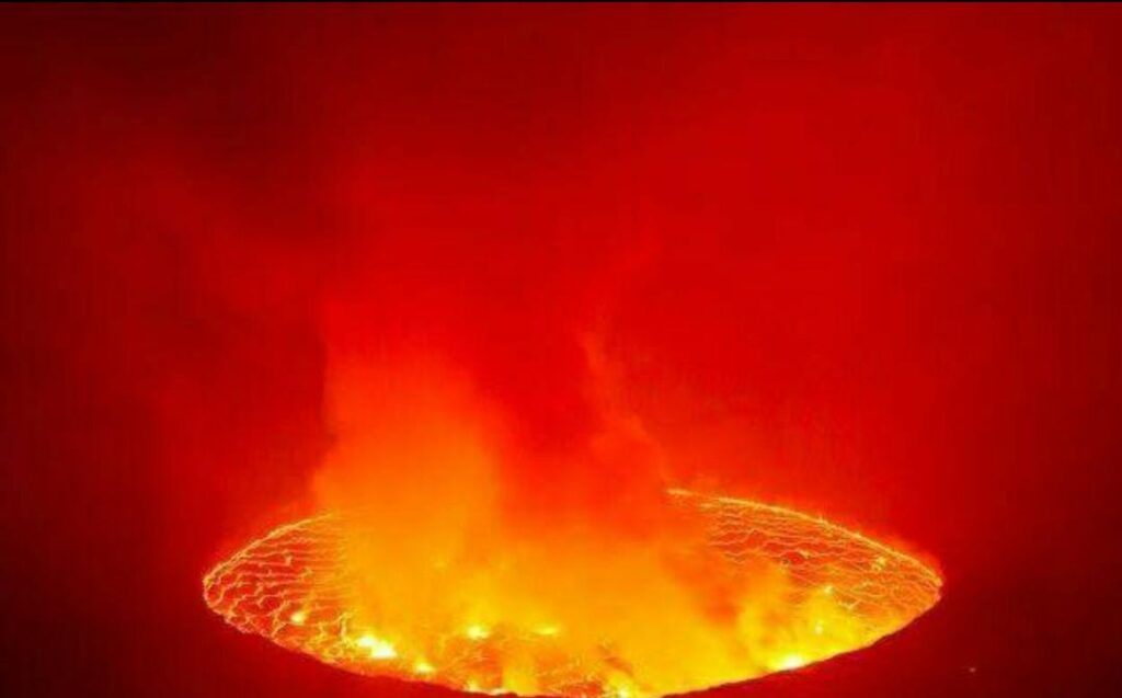 Urgent: Contrairement à ce qui se dit, c’est le volcan Nyamulagira qui est entré en éruption.