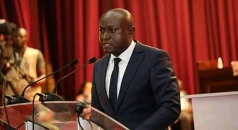 Politique: Juvenal Munobo reagit sur la loi de Noël Tshiani : ” les initiateurs de cette proposition de loi ne sont que des flatteurs”.