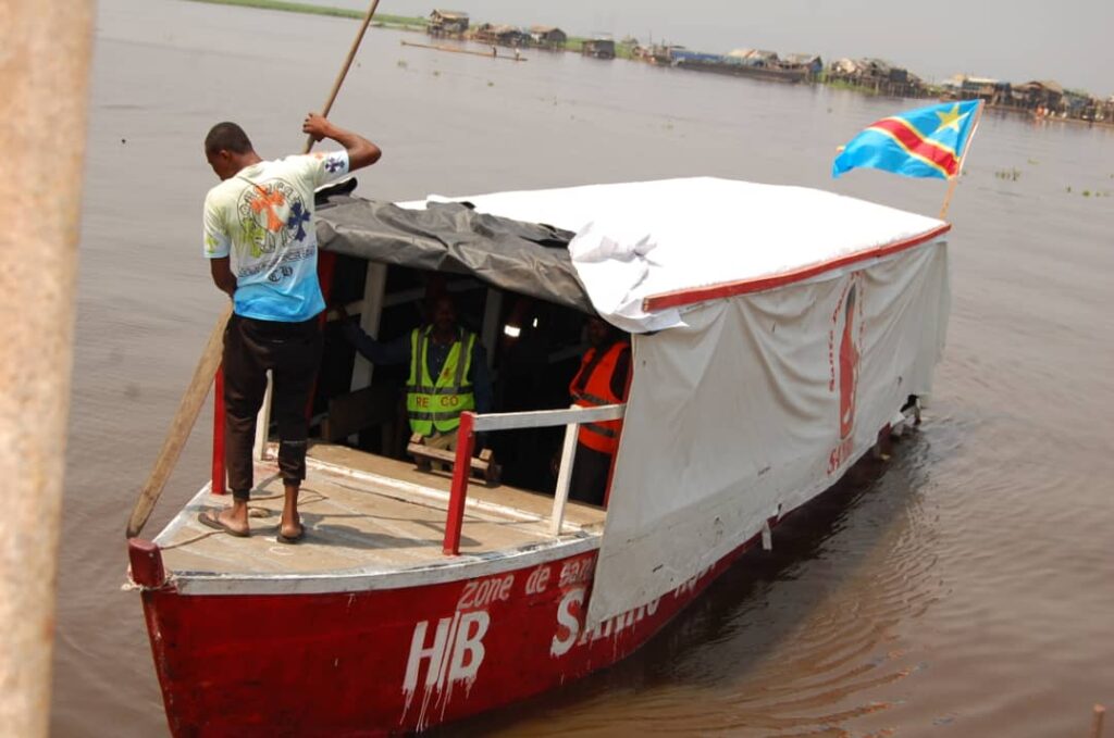 RDC : Liza Nembalemba dote la division provinciale de santé de Kinshasa d’un hors-bord.