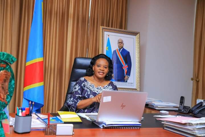 Grève des enseignants en RDC : Claudine Ndusi interpelle le gouvernement sur la rentrée scolaire 2024-2025