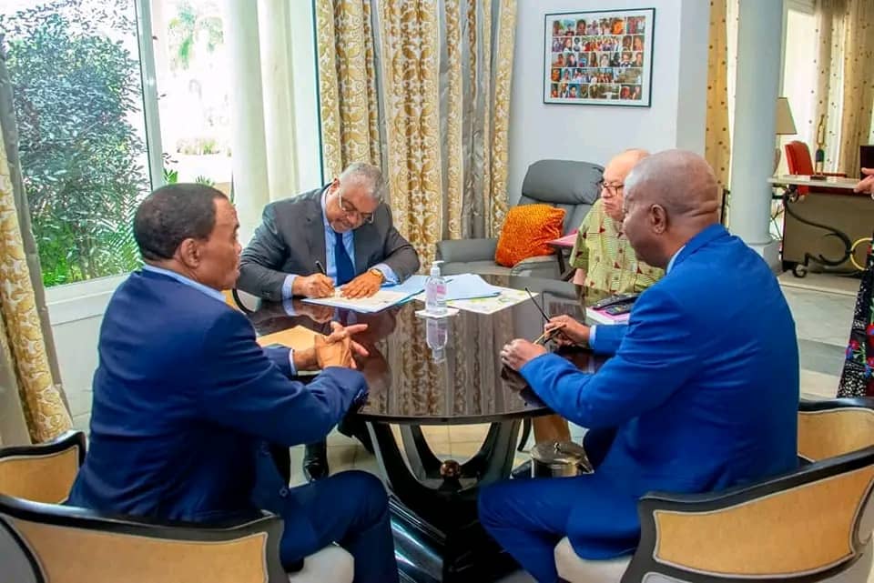 RDC: Samy Badibanga, Evariste Mabi Mulumba , Léon Kengo Wa dondo et Adolphe Muzito , (4 anciens premiers ministres du pays )soutiennent la révision constitutionnelle. Ils y apporteront leur contribution